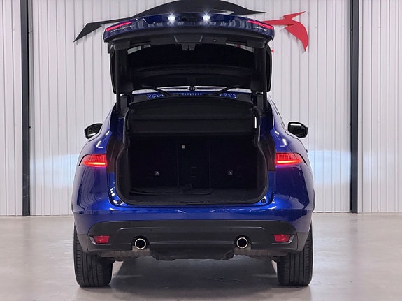 Jaguar F-PACE 27 of 30