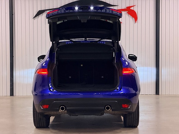 Jaguar F-PACE 27 of 30