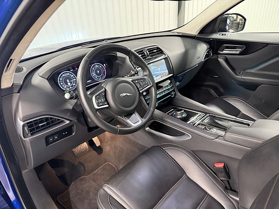 Jaguar F-PACE 9 of 30