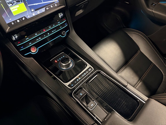 Jaguar F-PACE 14 of 30