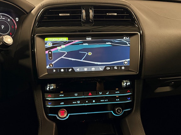 Jaguar F-PACE 15 of 30