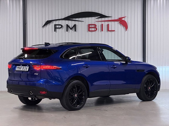 Jaguar F-PACE 4 of 30