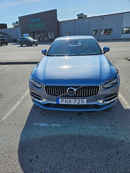 Volvo S90 2 of 5