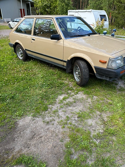 Mazda 323 2 of 4