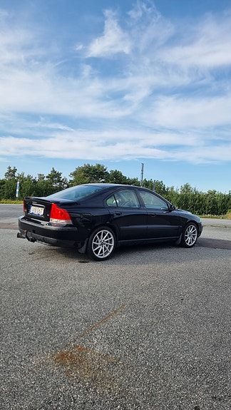 Volvo S60 4 of 5