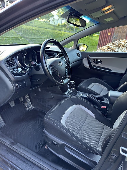 Kia Ceed 3 of 5