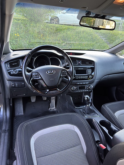 Kia Ceed 2 of 5