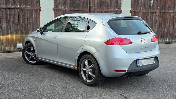 Seat Leon 2 of 5