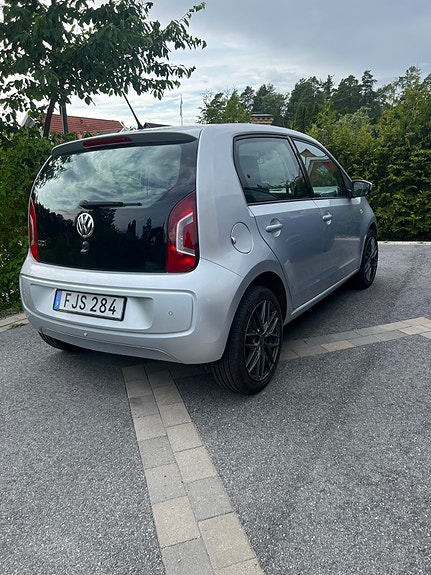 Volkswagen UP! 3 of 5
