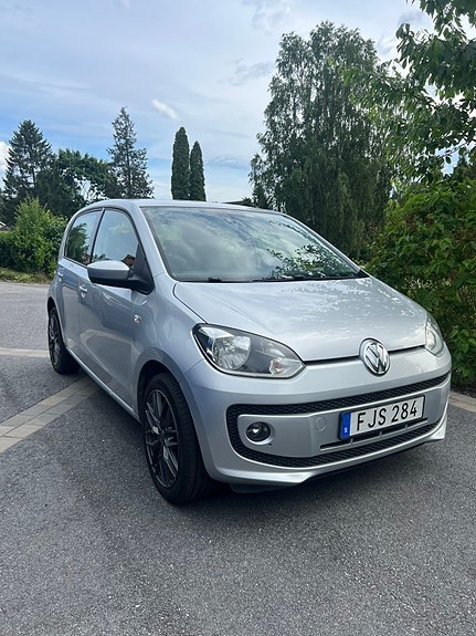 Volkswagen UP! 4 of 5