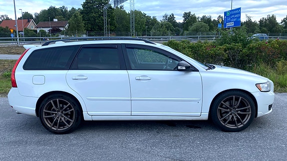 Volvo V50 2 of 5