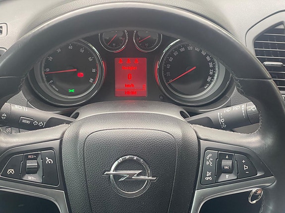 Opel Insignia 2 of 5