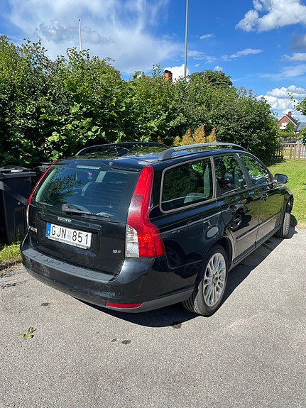 Volvo V50 3 of 5