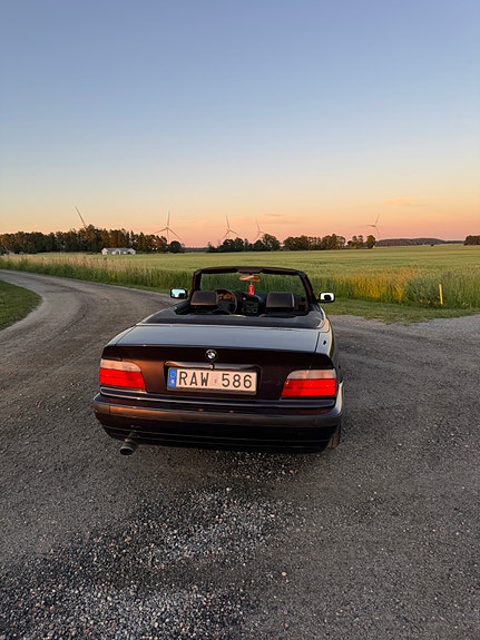 BMW 318i 6 of 12