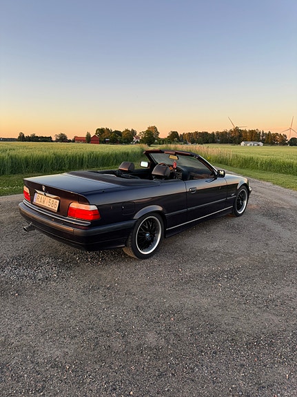 BMW 318i 5 of 5
