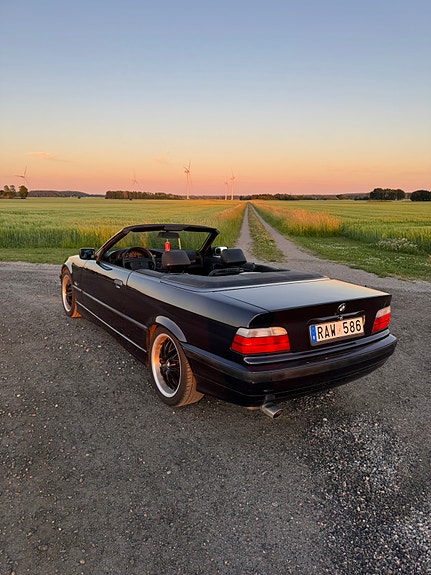 BMW 318i 7 of 12
