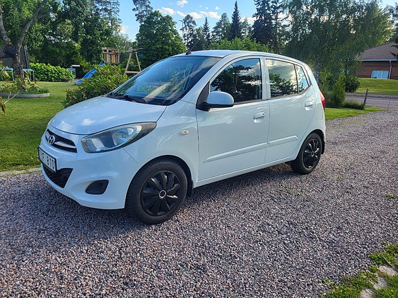 Hyundai i10 2 of 3