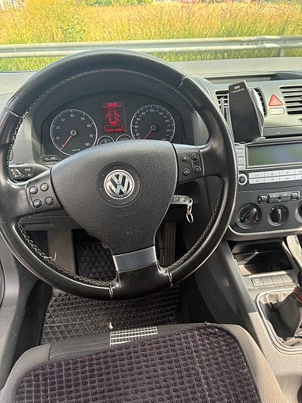 Volkswagen Golf V 4 of 4