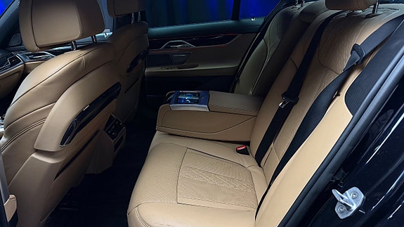 BMW 730 12 of 30