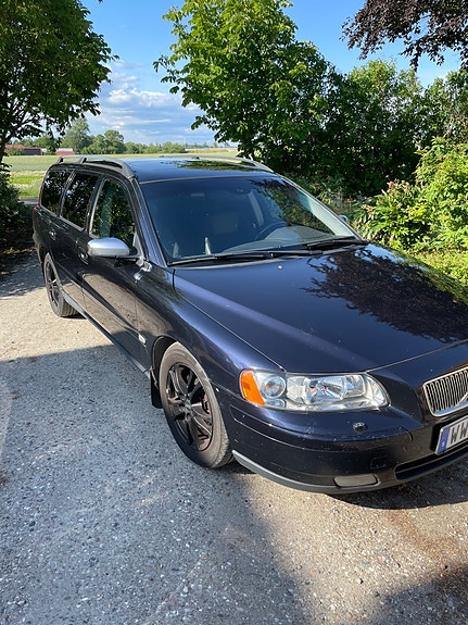 Volvo V70 2 of 5