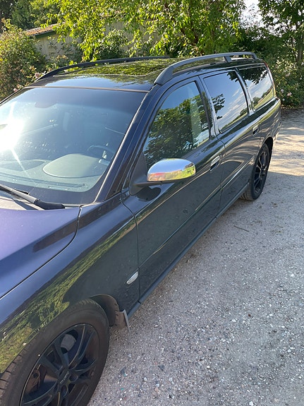 Volvo V70 4 of 5