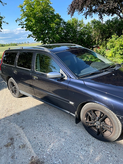 Volvo V70 3 of 5