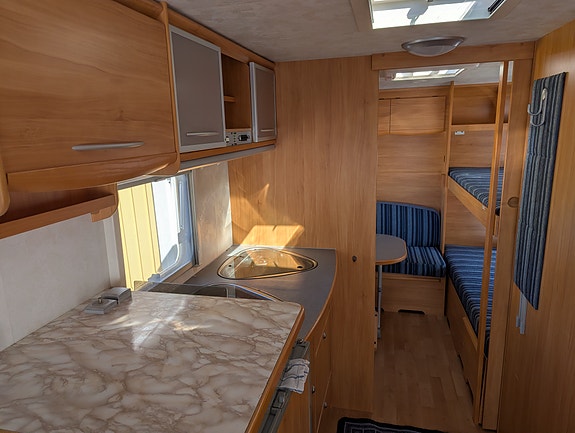 Adria Adora 552 UK 3 of 5
