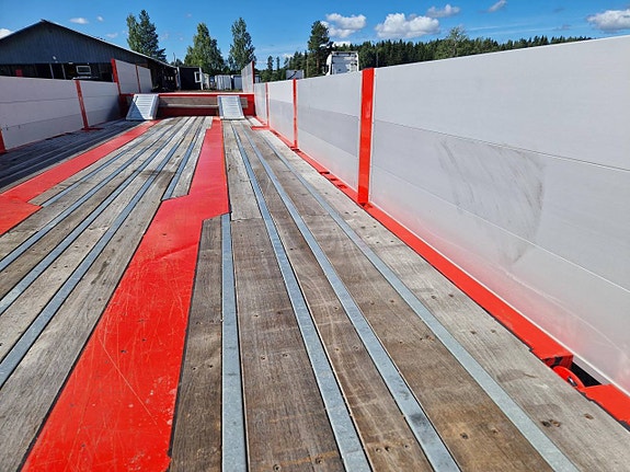 Jumbotrailer Kelberg 3-axlad med lämmar,  Nya bilder 7 of 9