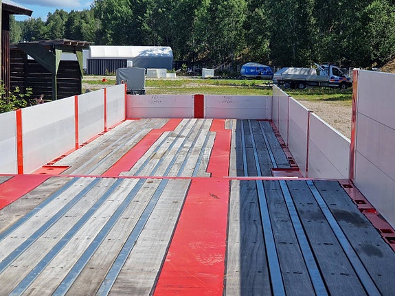 Jumbotrailer Kelberg 3-axlad med lämmar,  Nya bilder 8 of 9