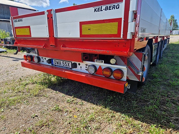 Jumbotrailer Kelberg 3-axlad med lämmar,  Nya bilder 9 of 9