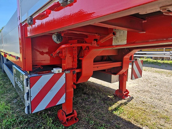 Jumbotrailer Kelberg 3-axlad med lämmar,  Nya bilder 4 of 9