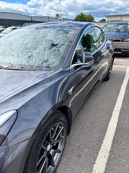 Tesla Model 3 4 of 5