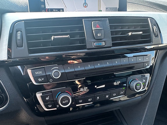 BMW 320i 13 of 16