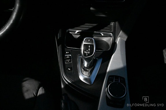 BMW 320i 8 of 20