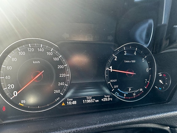 BMW 320i 12 of 16