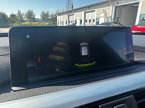 BMW 320i 15 of 16