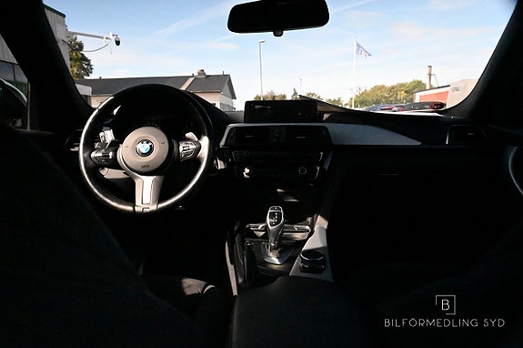 BMW 320i 6 of 20