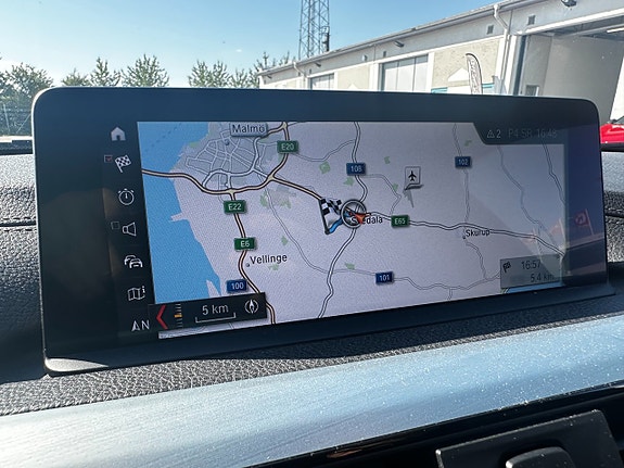 BMW 320i 14 of 16