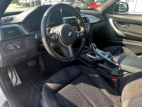 BMW 320i 8 of 16