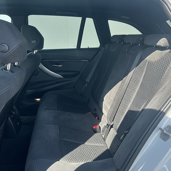 BMW 320i 16 of 16