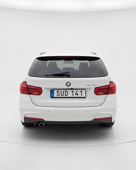 BMW 320i 5 of 5