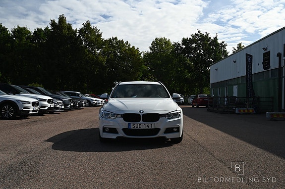 BMW 320i 2 of 20