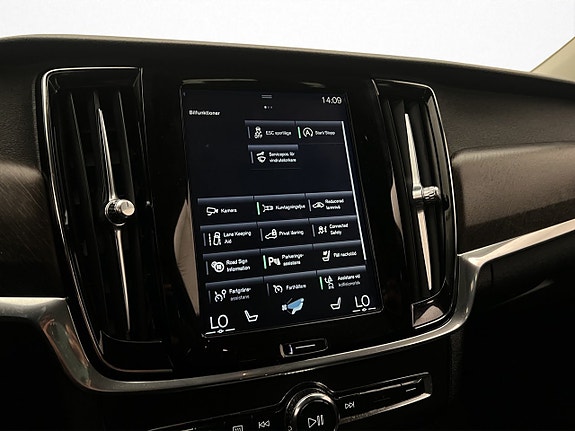 Volvo V90 Cross Country 26 of 30