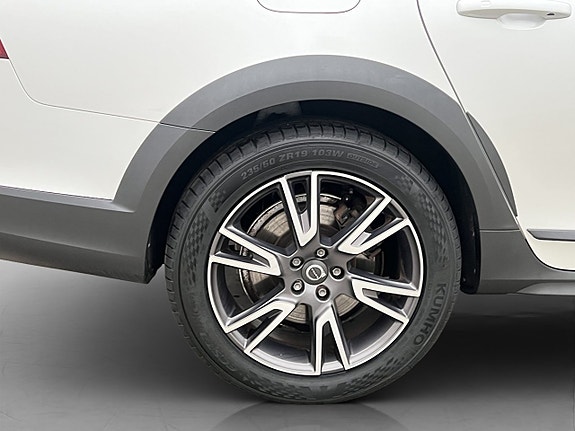 Volvo V90 Cross Country 12 of 30