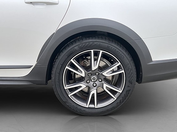 Volvo V90 Cross Country 11 of 30