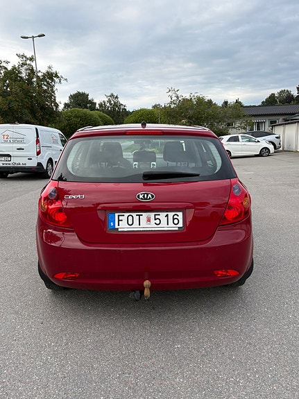 Kia Ceed 2 of 5