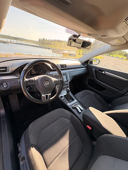 Volkswagen Passat 3 of 5