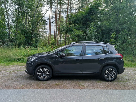 Peugeot 2008 2 of 5