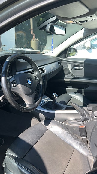 BMW 320i 6 of 11