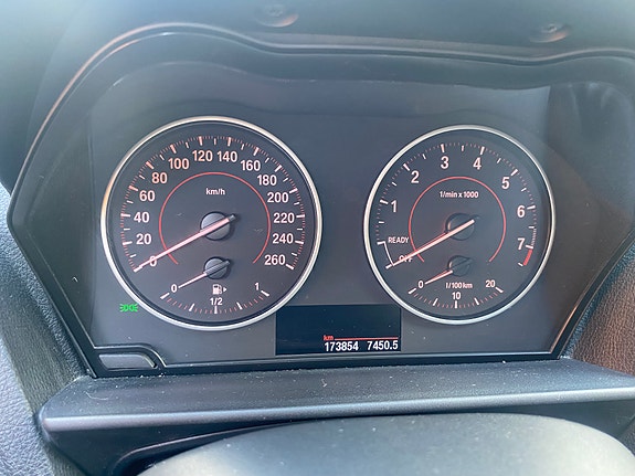 BMW 118i 3 of 5